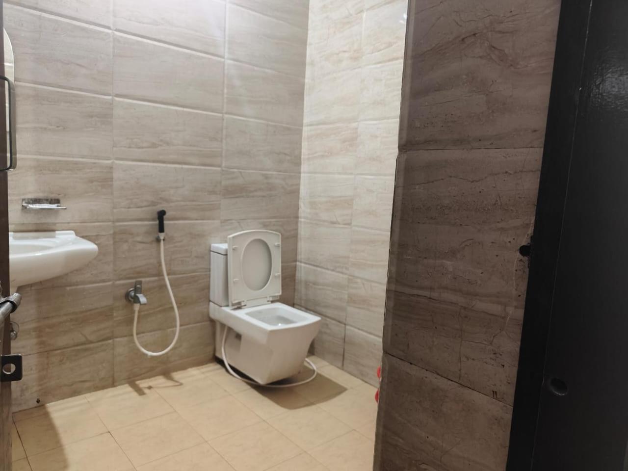 Emerald Euphoria The Luxury Stay Near Infocity Best Seller 布巴内什瓦尔 外观 照片